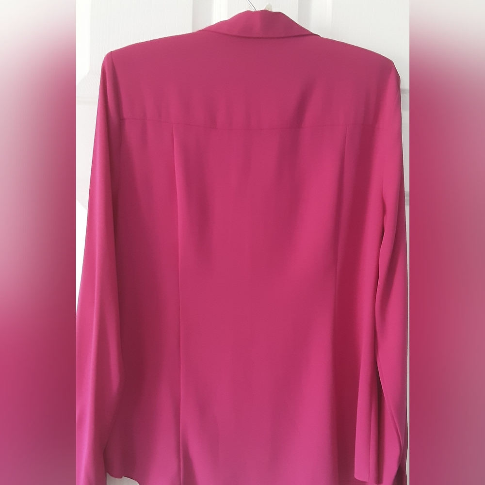 DANA BUCHMAN PINK V-NECK COLLARED BLOUSE. S - Picture 3 of 6